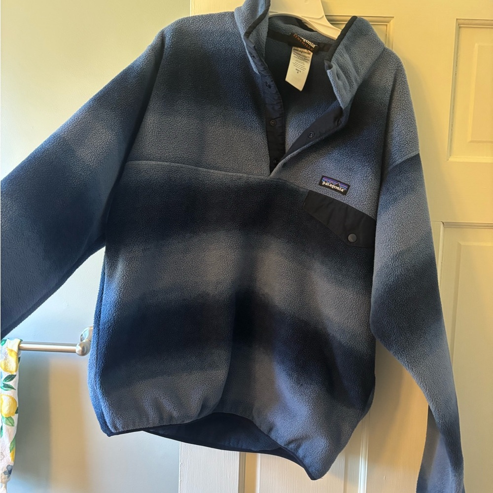 Patagonia Blue and Dark Blue Pullover Fleece